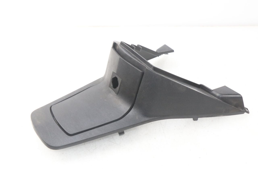 photo de CARENAGE RESERVOIR PEUGEOT SATELIS 125 (2006 - 2009) - Gros plan technique