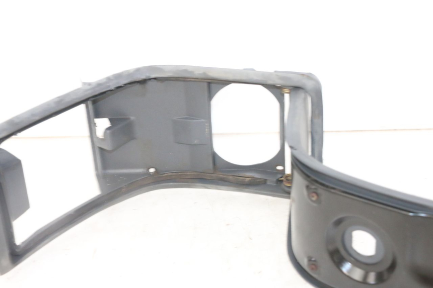 photo de CARENAGE RESERVOIR PIAGGIO SUPER LX 125 (2000 - 2003) - Points de fixation