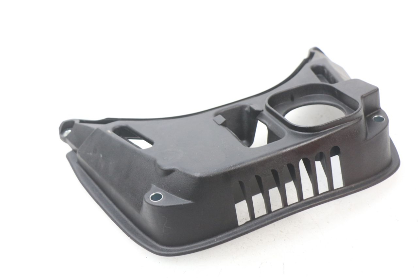 photo de CARENAGE RESERVOIR PIAGGIO VESPA GTS IE ABS 300 (2016 - 2018) - Zoom état d’usage