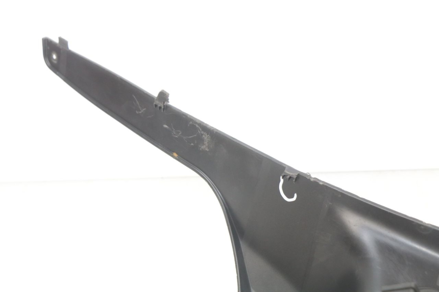 photo de CARENAGE RESERVOIR PIAGGIO X7 125 (2007 - 2013) - Zoom état d’usage