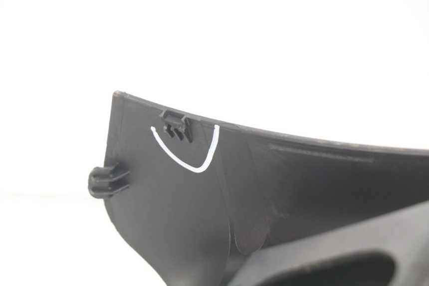 photo de CARENAGE RESERVOIR PIAGGIO X7 125 (2007 - 2013) - Gros plan technique