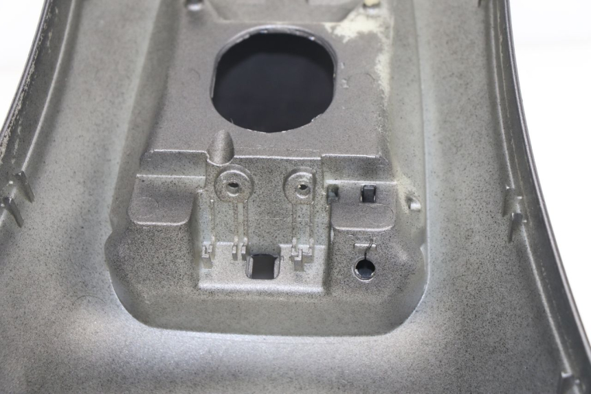 photo de CARENAGE RESERVOIR PIAGGIO X8 400 (2006 - 2007) - Zoom état d’usage