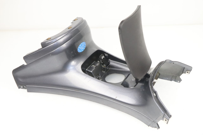 photo de CARENAGE RESERVOIR PIAGGIO X8 400 (2006 - 2007) - Autre angle de vue