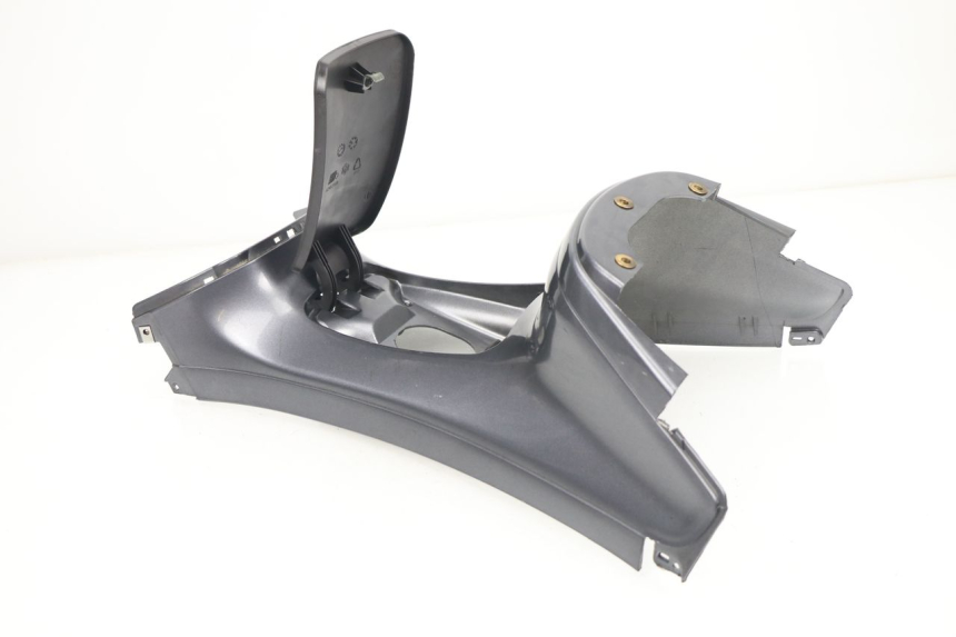 photo de CARENAGE RESERVOIR PIAGGIO X8 400 (2006 - 2007) - État de surface