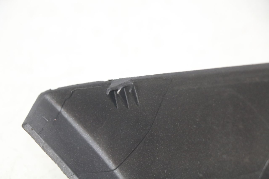 photo de CARENAGE RESERVOIR PIAGGIO X9 EVOLUTION 250 (2003 - 2007) - Gros plan technique