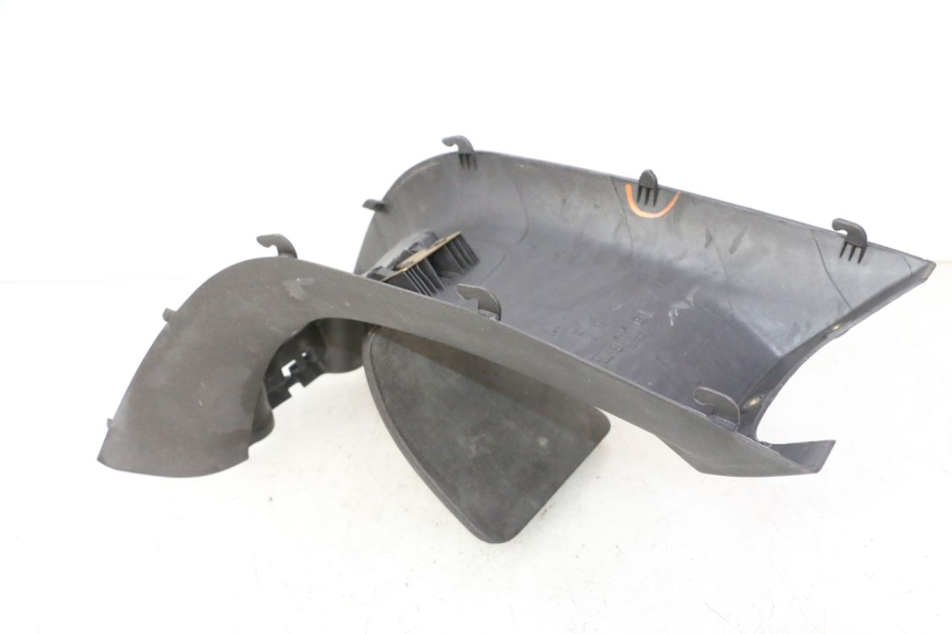 photo de CARENAGE RESERVOIR PIAGGIO X9 EVOLUTION 125 (2003 - 2007) - Gros plan technique