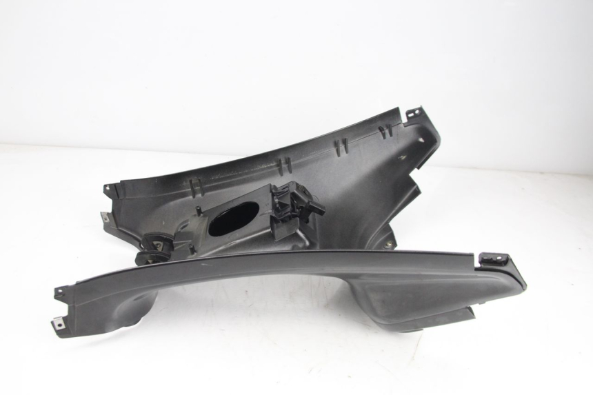 photo de CARENAGE RESERVOIR PIAGGIO XEVO - X EVO 125 (2007 - 2017) - Points de fixation