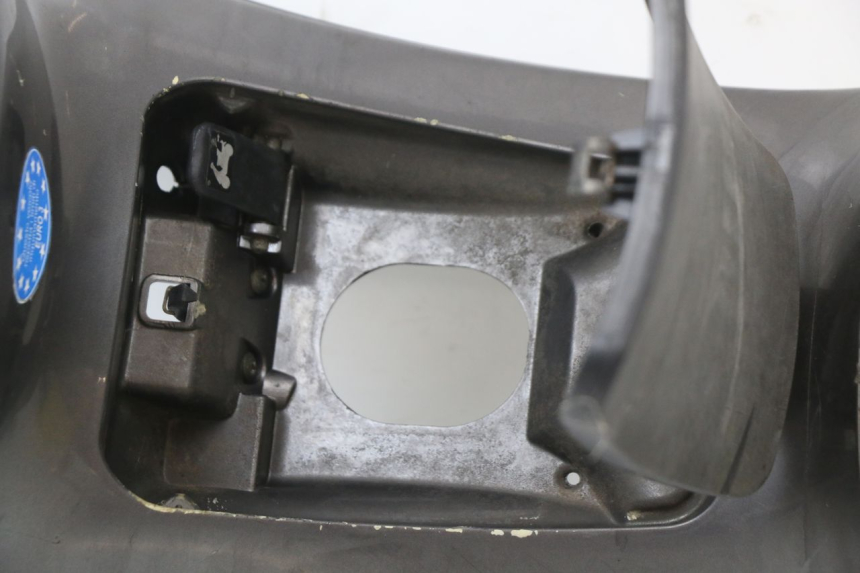 photo de CARENAGE RESERVOIR PIAGGIO XEVO - X EVO 125 (2007 - 2017) - Points de fixation