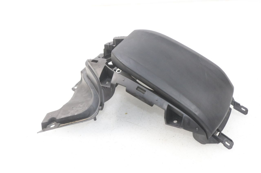 photo de CARENAGE RESERVOIR YAMAHA YP T-MAX TMAX 530 (2017 - 2020) - Gros plan technique