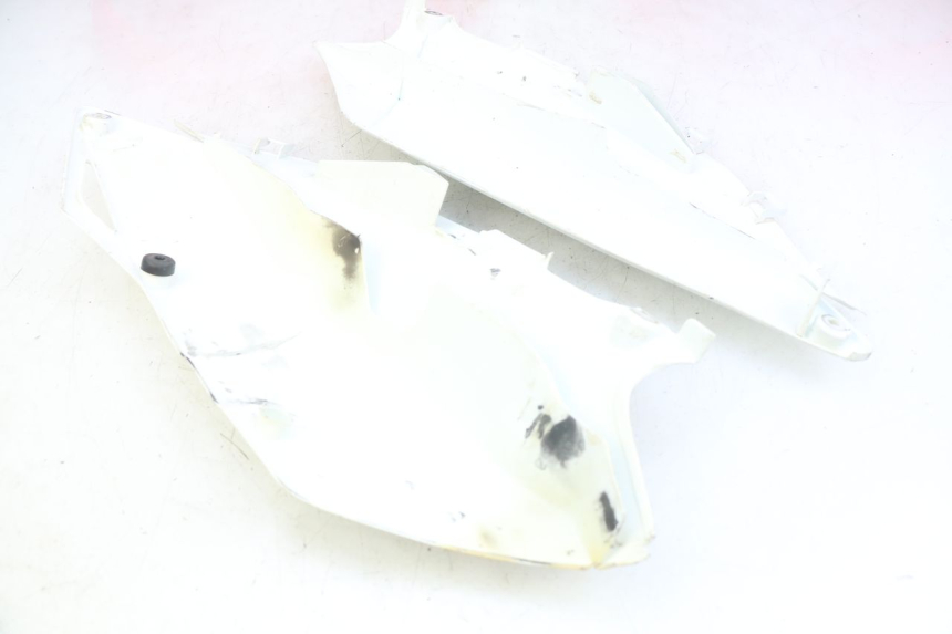 photo de CARROSSERIE CARENAGE COMPLET HONDA CRF CR-F 450 (2009 - 2012) - Vue rapprochée