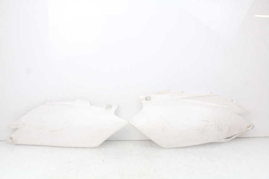 photo de CARROSSERIE CARENAGE COMPLET HONDA CRF 250 (2013 - 2016) - Gros plan technique