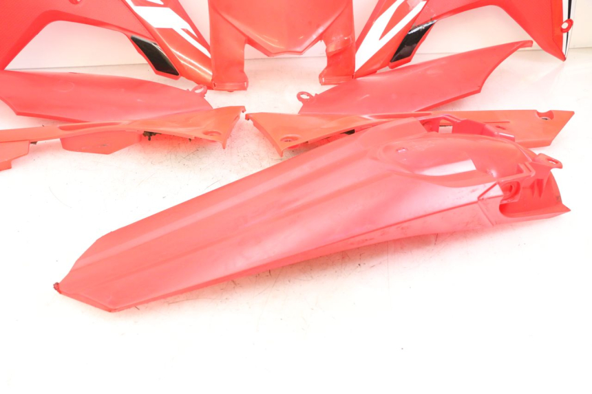 photo de CARROSSERIE CARENAGE COMPLET HONDA CRF R 250 (2020 - 2021) - Gros plan technique