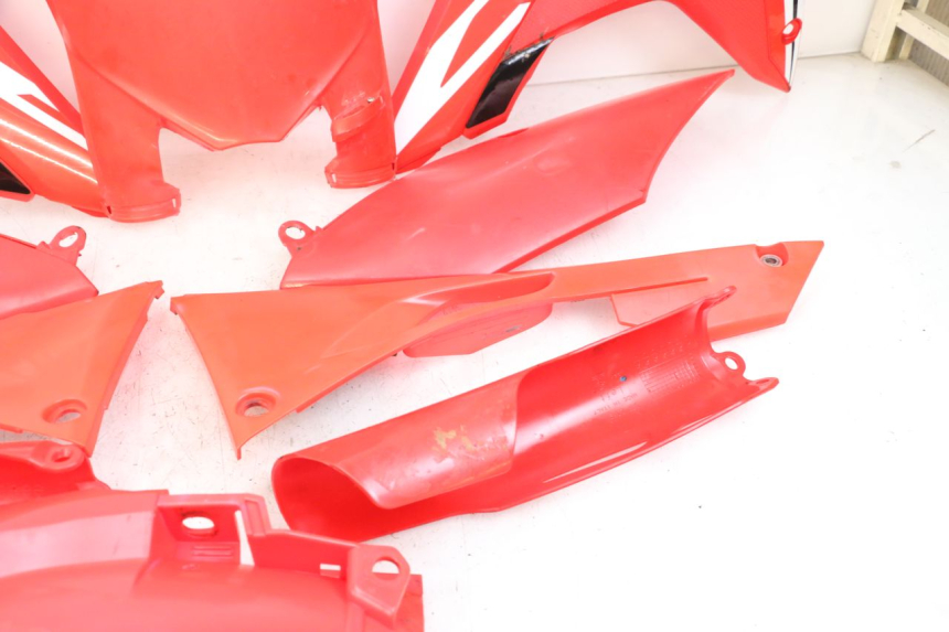 photo de CARROSSERIE CARENAGE COMPLET HONDA CRF R 250 (2020 - 2021) - Points de fixation