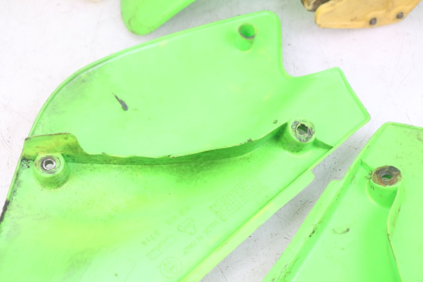 photo de CARROSSERIE CARENAGE COMPLET KAWASAKI KX 85 (2001 - 2013) - Zoom état d’usage