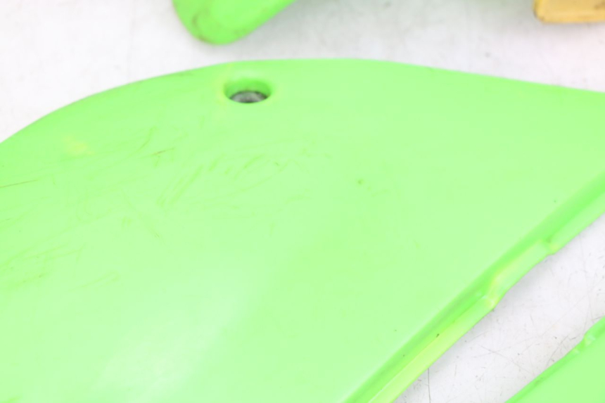 photo de CARROSSERIE CARENAGE COMPLET KAWASAKI KX 85 (2001 - 2013) - Gros plan technique