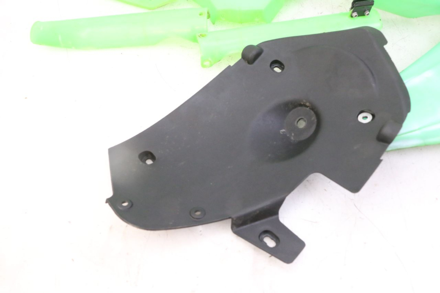 photo de CARROSSERIE CARENAGE COMPLET APOLLO RXF 125 - Focus structure