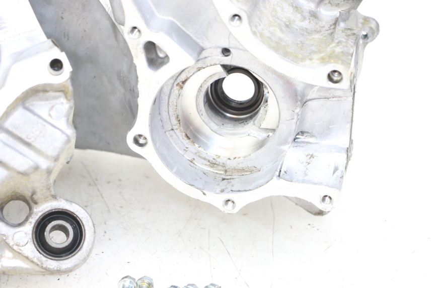 photo de CARTER BAS MOTEUR DAELIM A-FOUR 2T 50 (2005 - 2012) - Gros plan technique