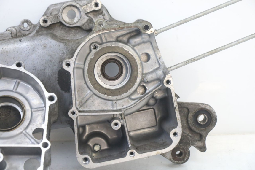 photo de CARTER BAS MOTEUR KYMCO AGILITY 4T 50 (2018 - 2022) - Gros plan technique