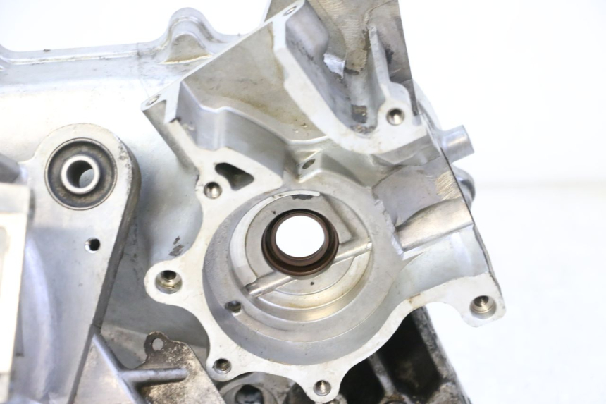 photo de CARTER BAS MOTEUR KYMCO AGILITY NAKED RENOUVO 2T 50 (2011 - 2018) - Vue rapprochée