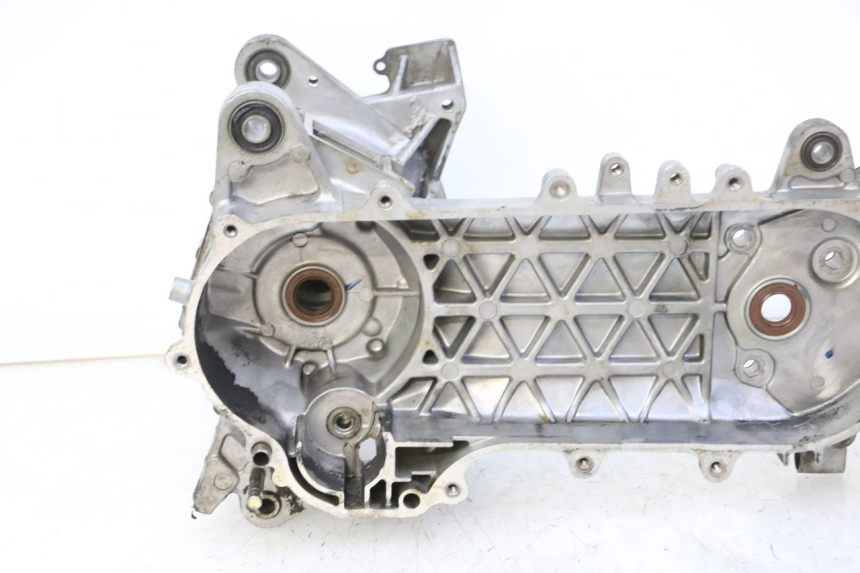 photo de CARTER BAS MOTEUR KYMCO AGILITY NAKED RENOUVO 2T 50 (2011 - 2018) - Gros plan technique