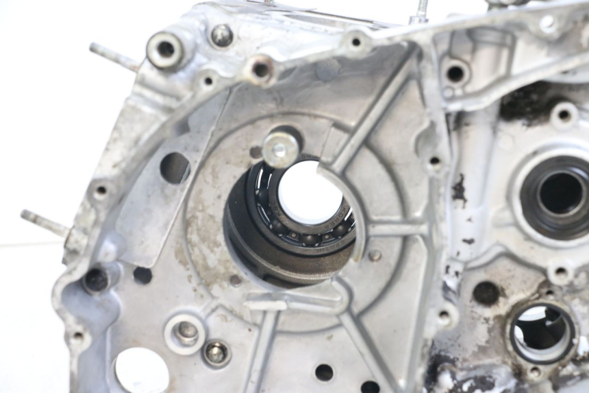 photo de Lower engine case HYOSUNG GV AQUILA 125 (2000 - 2009) - Détails caractéristiques