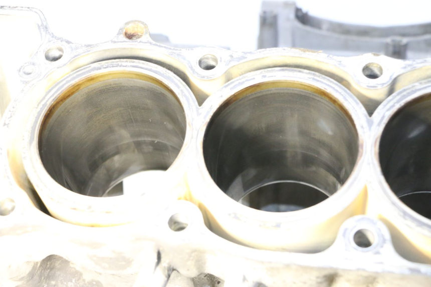 photo de CARTER BAS MOTEUR HONDA CBR RR FIREBLADE 900 (1992 - 1994) - Détails caractéristiques