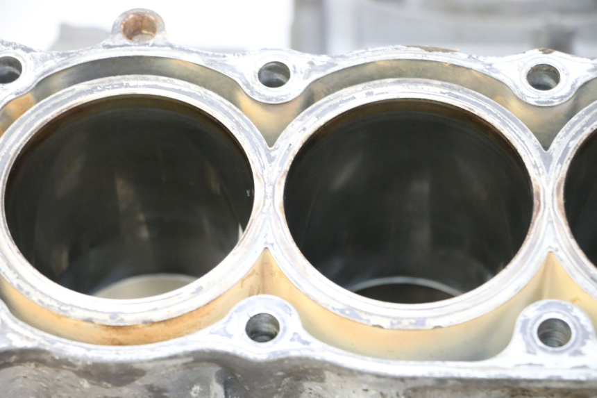 photo de CARTER BAS MOTEUR HONDA CBR RR FIREBLADE 900 (1992 - 1994) - Vue rapprochée