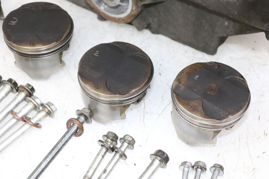 photo de CARTER BAS MOTEUR HONDA CBR RR FIREBLADE 900 (1992 - 1994) - Autre angle de vue