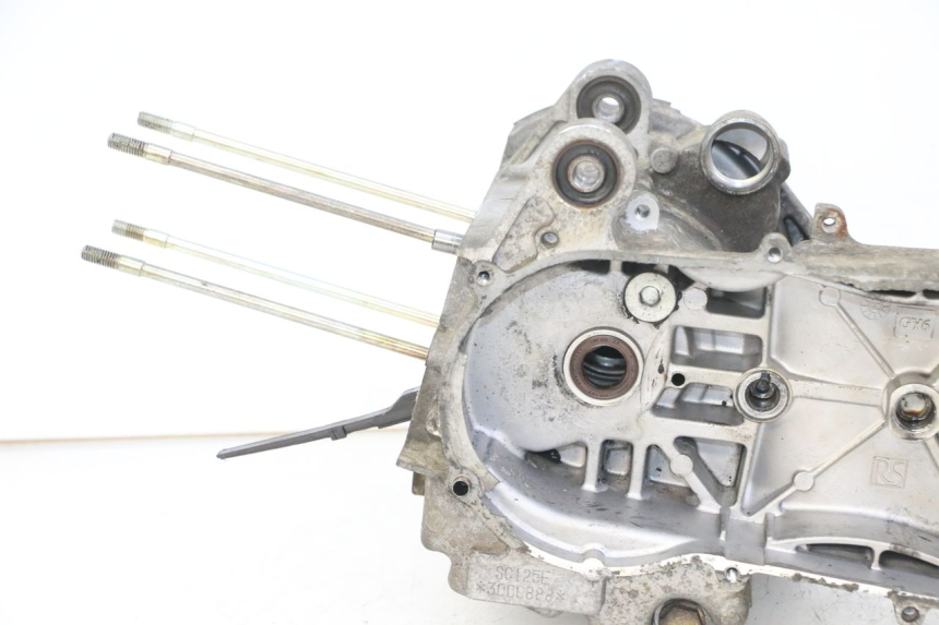 photo de CARTER BAS MOTEUR DAELIM BESBI 125 (2007 - 2008) - Points de fixation