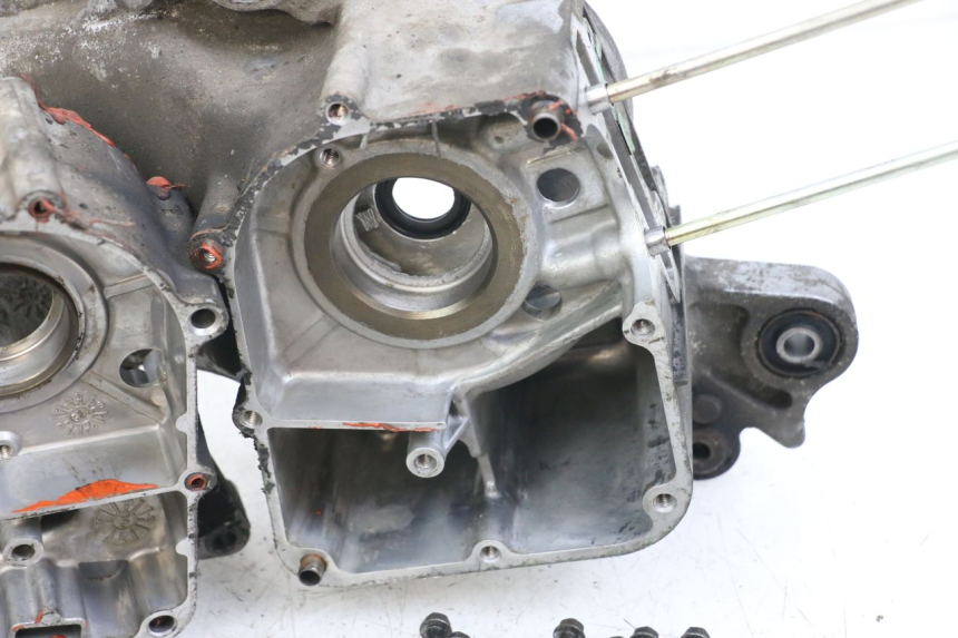 photo de CARTER BAS MOTEUR KYMCO DINK 4T 50 (2007 - 2018) - Angle alternatif