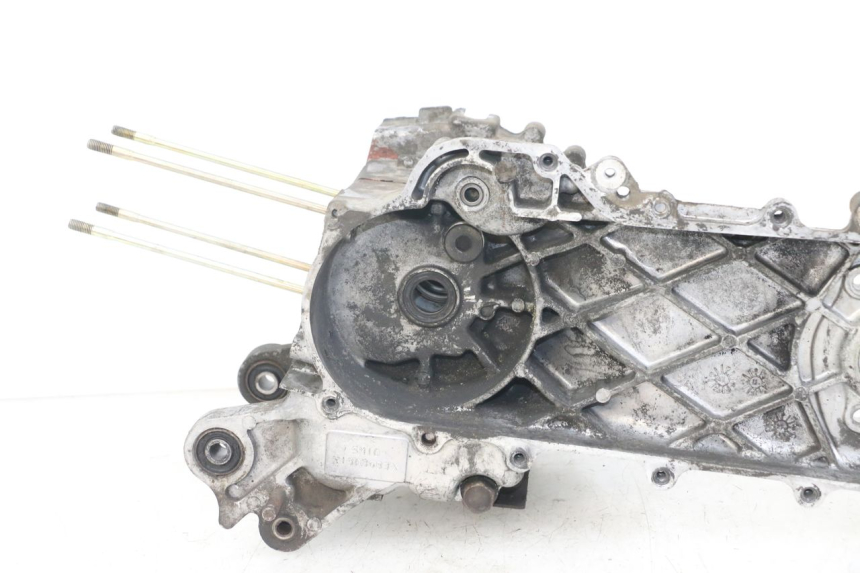 photo de CARTER BAS MOTEUR KYMCO DINK 4T 50 (2007 - 2018) - Gros plan technique