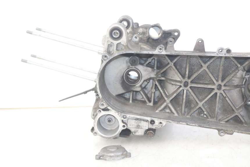 photo de CARTER BAS MOTEUR KYMCO DINK STREET 125 (2009 - 2014) - Gros plan technique