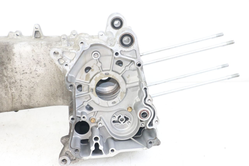 photo de CARTER BAS MOTEUR KYMCO DINK STREET 125 (2009 - 2014) - Gros plan technique