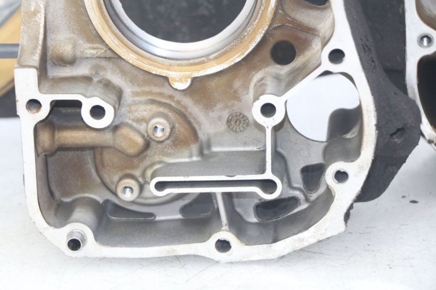 photo de CARTER BAS MOTEUR HONDA FES S-WING SWING ABS 125 (2007 - 2015) - Zoom composants