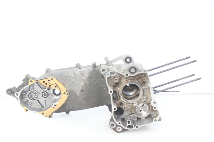 photo de CARTER BAS MOTEUR HONDA FES S-WING SWING ABS 125 (2007 - 2015) - Gros plan technique