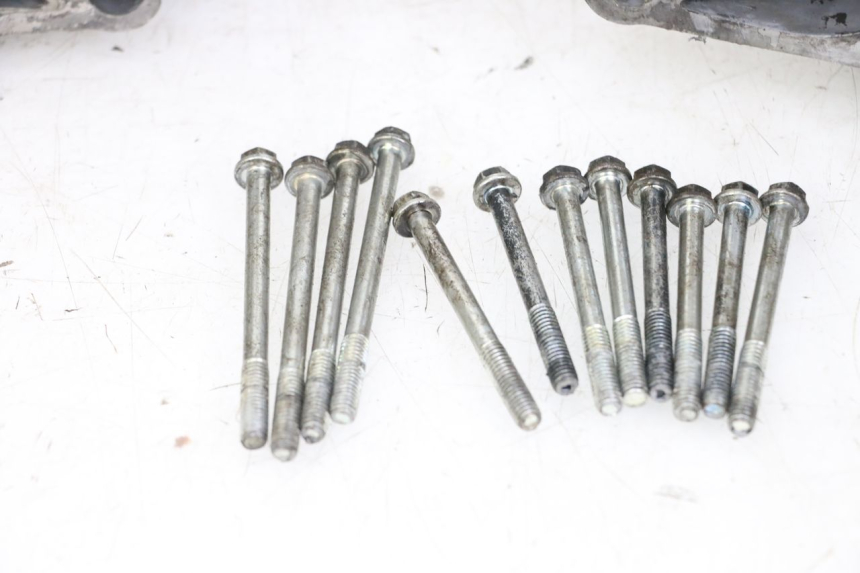 photo de CARTER BAS MOTEUR HYOSUNG GF 125 (2001 - 2005) - Angle alternatif