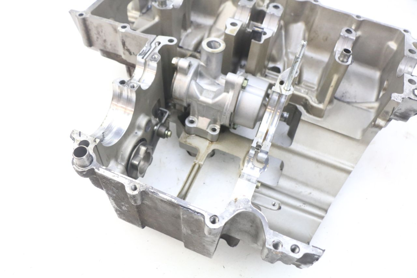 photo de CARTER BAS MOTEUR SUZUKI GSF S BANDIT 600 (2000 - 2004) - Marquages et références