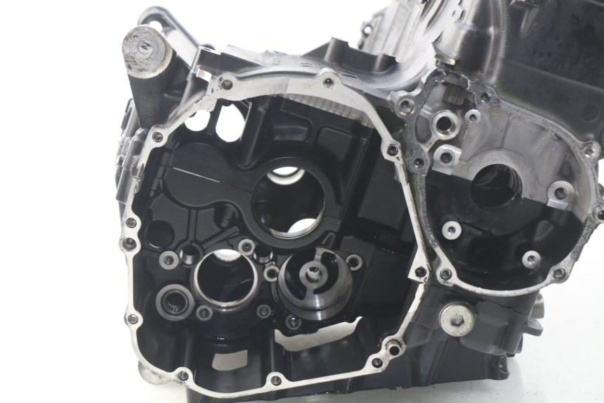 photo de CARTER BAS MOTEUR SUZUKI GSR 600 (2005 - 2012) - Détails caractéristiques