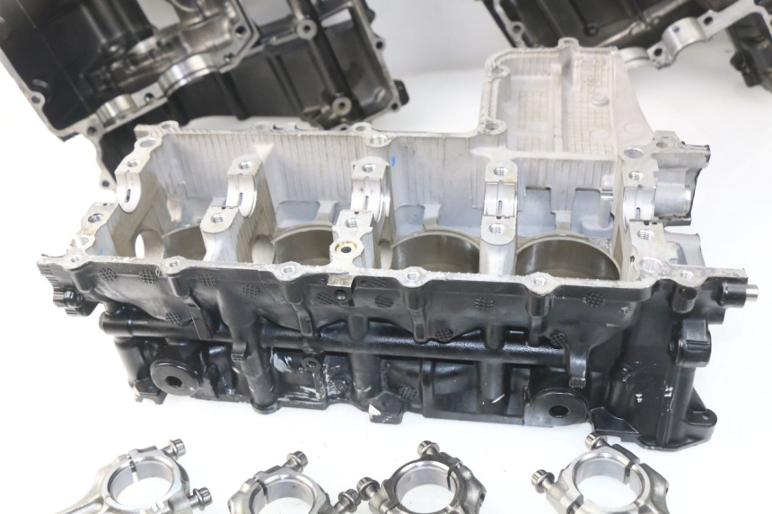 photo de CARTER BAS MOTEUR SUZUKI GSR 600 (2005 - 2012) - Pièce contrôlée