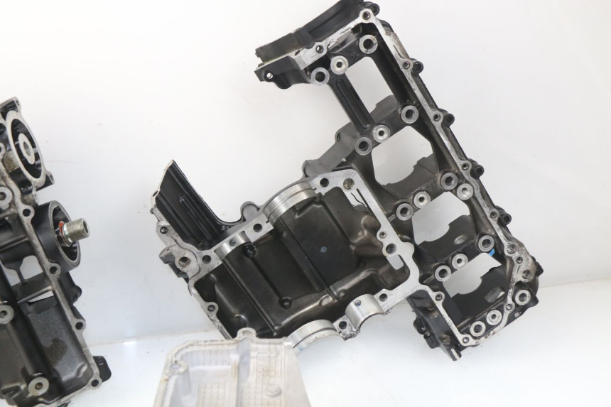 photo de CARTER BAS MOTEUR SUZUKI GSR 600 (2005 - 2012) - Marquages et références
