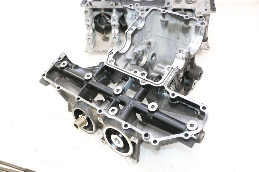 photo de CARTER BAS MOTEUR SUZUKI GSR 600 (2005 - 2012) - Zoom composants