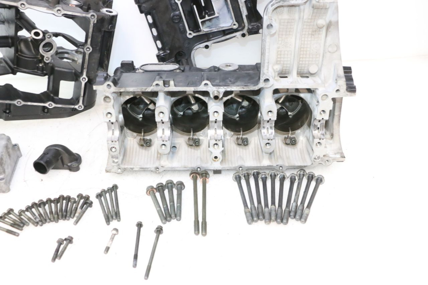 photo de CARTER BAS MOTEUR SUZUKI GSR 600 (2005 - 2012) - Photo complémentaire