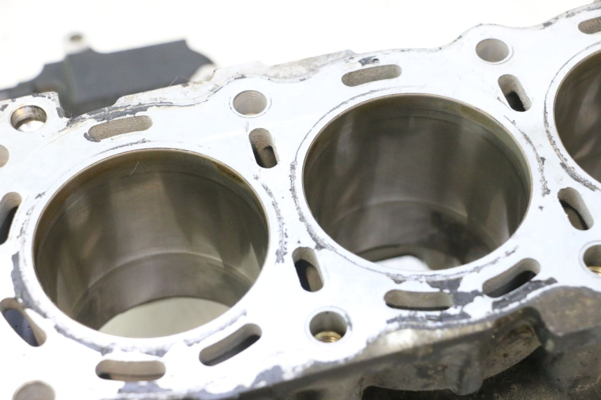 photo de CARTER BAS MOTEUR SUZUKI GSR 600 (2005 - 2012) - Zoom qualité