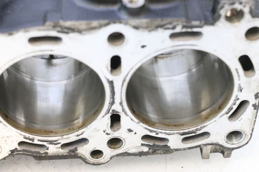 photo de CARTER BAS MOTEUR SUZUKI GSR 600 (2005 - 2012) - Aperçu profil