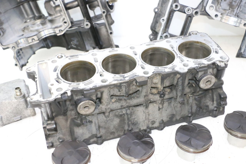 photo de CARTER BAS MOTEUR SUZUKI GSR 600 (2005 - 2012) - Autre angle de vue