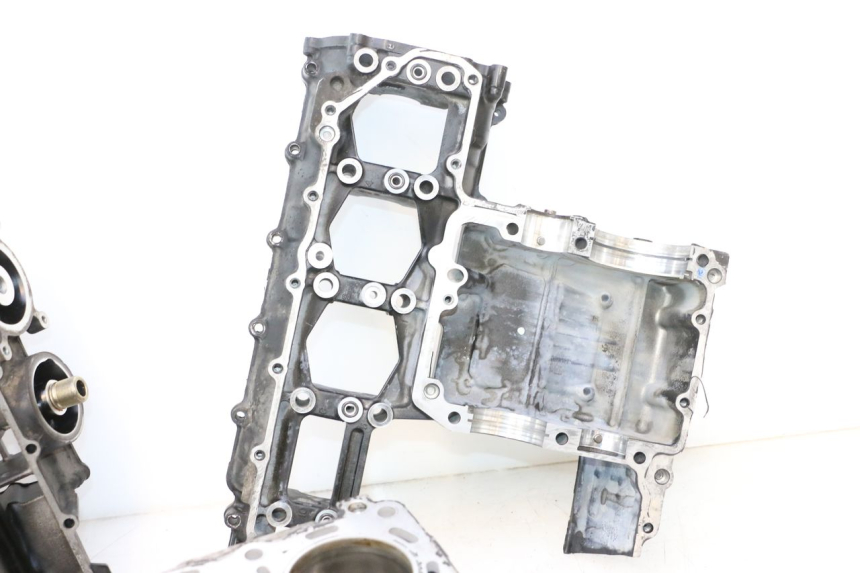 photo de CARTER BAS MOTEUR SUZUKI GSR 600 (2005 - 2012) - Gros plan technique