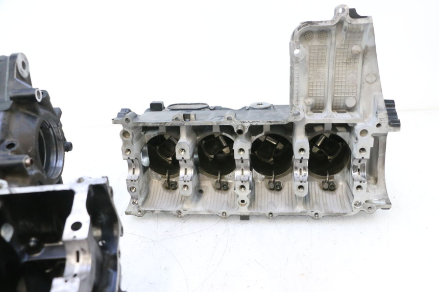photo de CARTER BAS MOTEUR SUZUKI GSR 600 (2005 - 2012) - État de surface