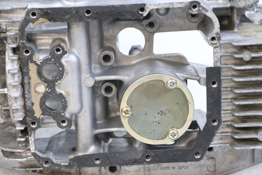 photo de CARTER BAS MOTEUR SUZUKI GSX E 250 (1982 - 1983) - Zoom composants