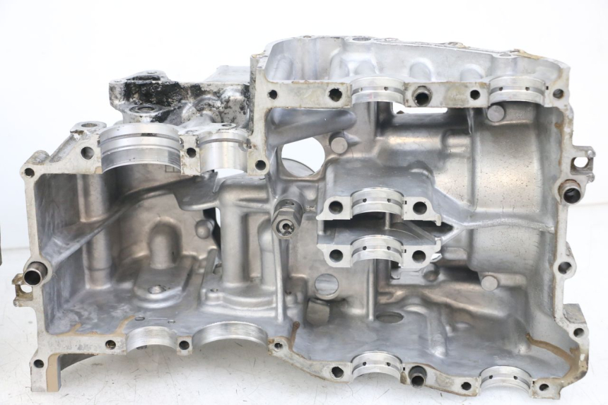 photo de CARTER BAS MOTEUR SUZUKI GSX E 250 (1982 - 1983) - Aperçu profil