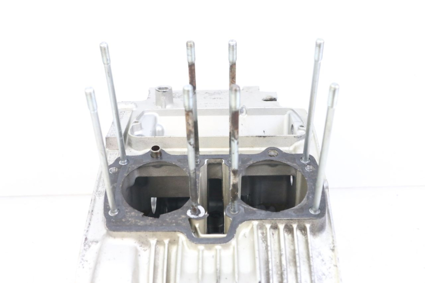 photo de CARTER BAS MOTEUR SUZUKI GSX E 250 (1982 - 1983) - Autre angle de vue